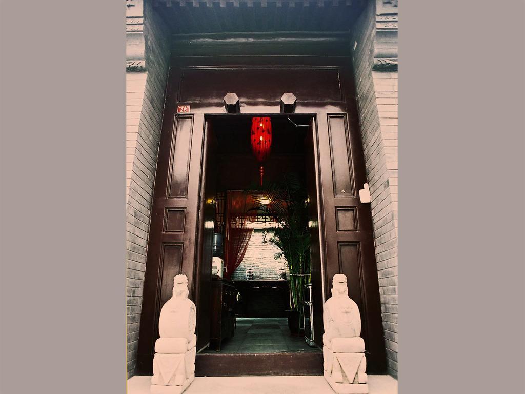 Kelly's Courtyard Hotel