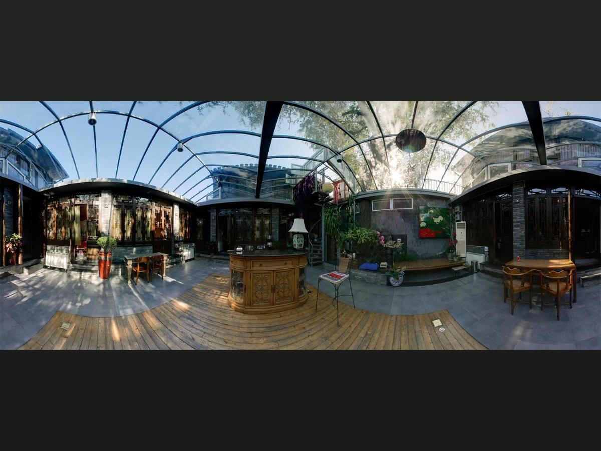 Kelly's Courtyard Hotel
